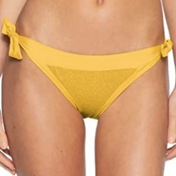 Becca Tiny Bubbles Hipster Bikini
Bottom gold sparkly new without tag - Picture 1 of 11